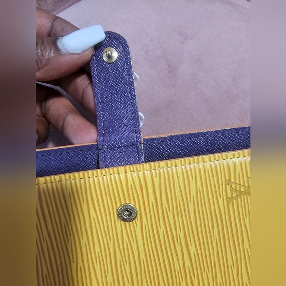 LOUIS VUITTON YELLOW EPI AGENDA - Picture 10 of 10